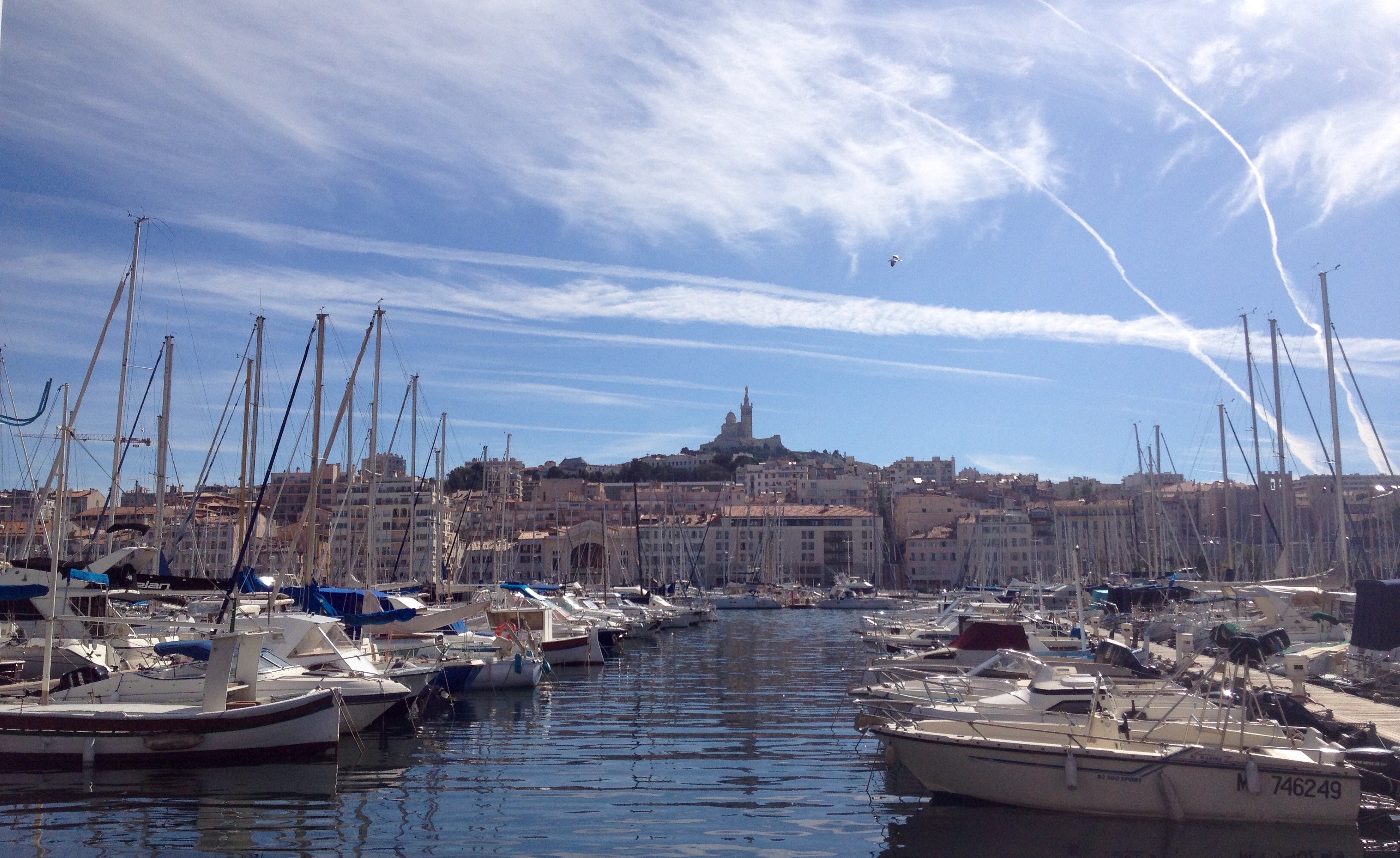 Marseille vieux port bonne mère la fille à l'envers