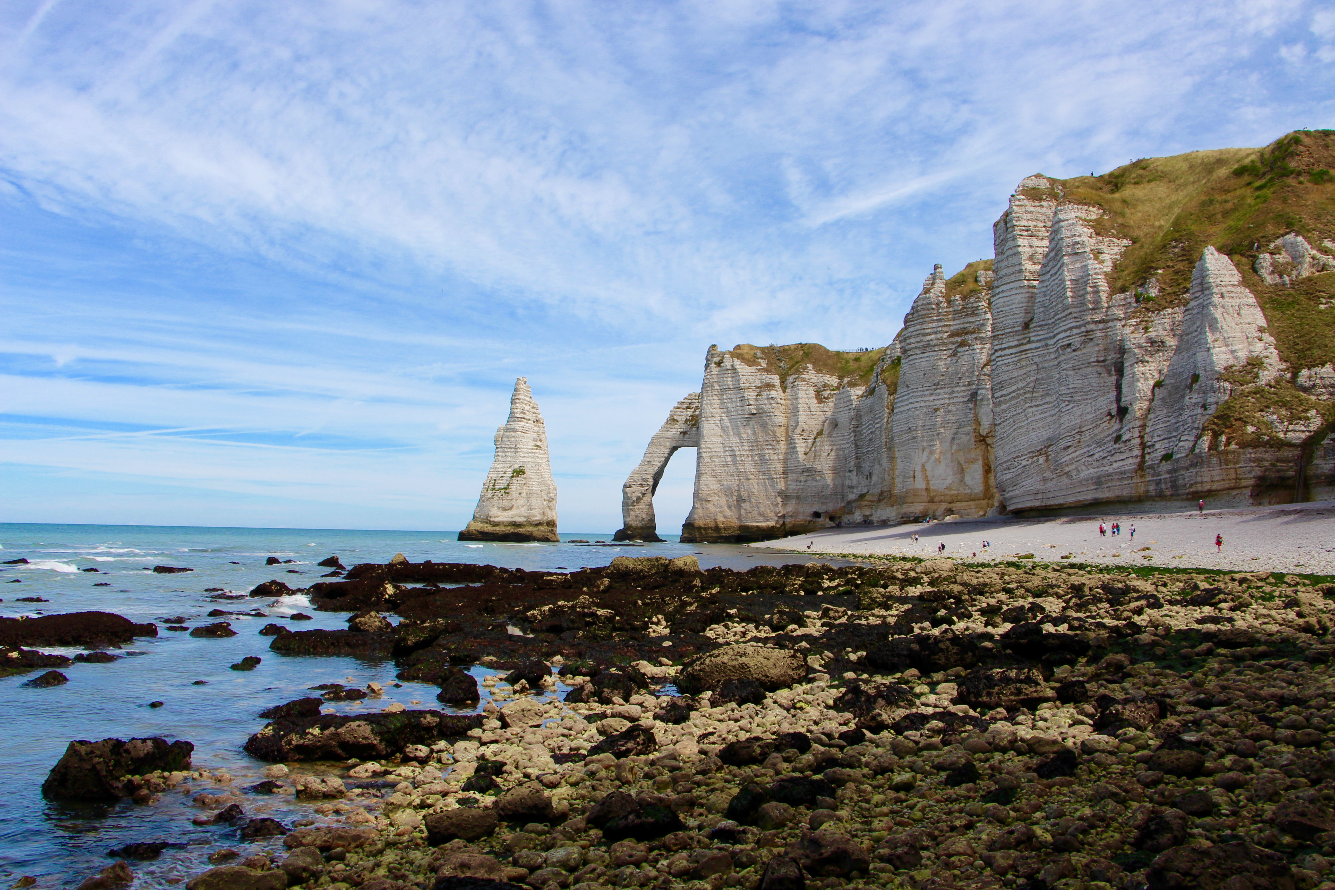 Plage Etretat falaise superbe la fille à l'envers blog